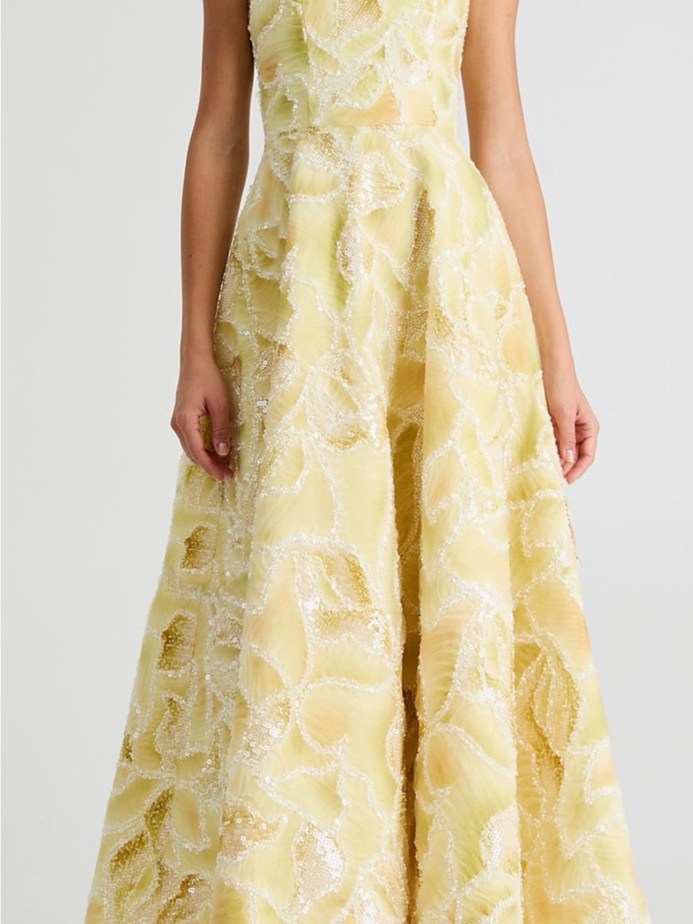 HELSI
Vivian Sequin Floral
Strapless Gown - Canary Size - L